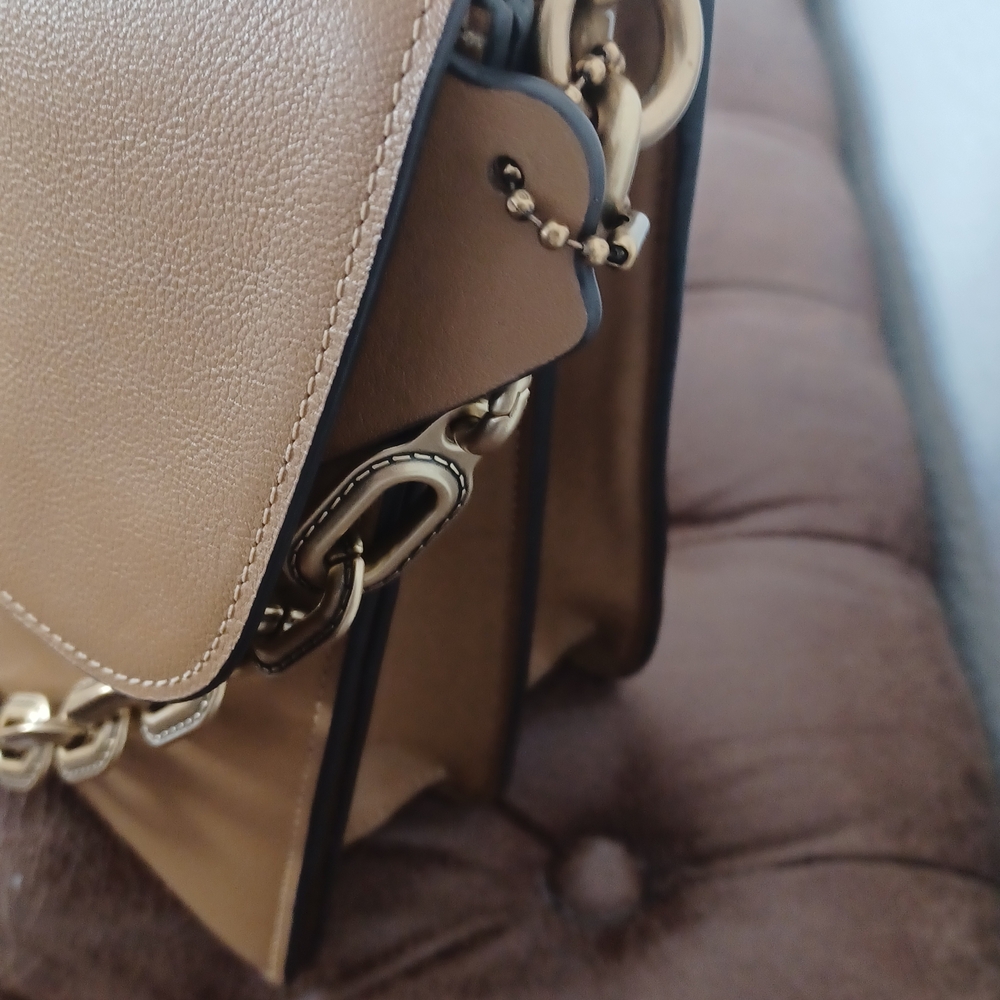 Coach Tan Leather Shoulder Bag with Gold Chain - Picture 4 of 8